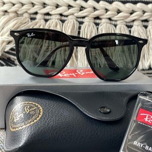 Ray bans RB 4306 iconic green lens